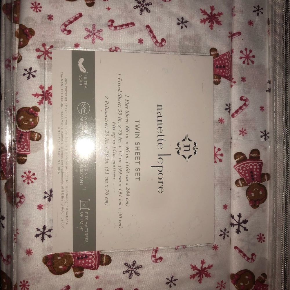🎄Nanette Lepore Twin Sheet Set with Gingerbread and Candy Cane Design